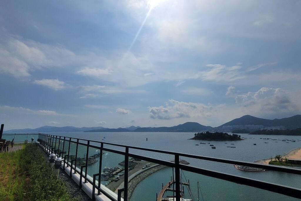 The Castle Ocean Marina Double Suite Yeosu Exterior photo