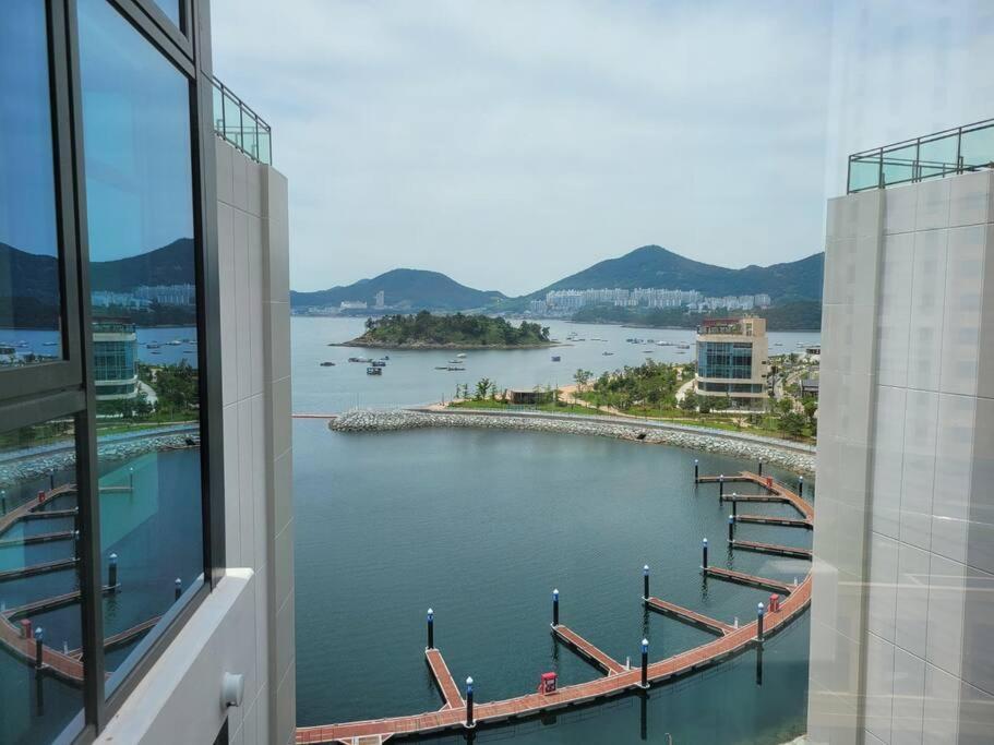 The Castle Ocean Marina Double Suite Yeosu Exterior photo