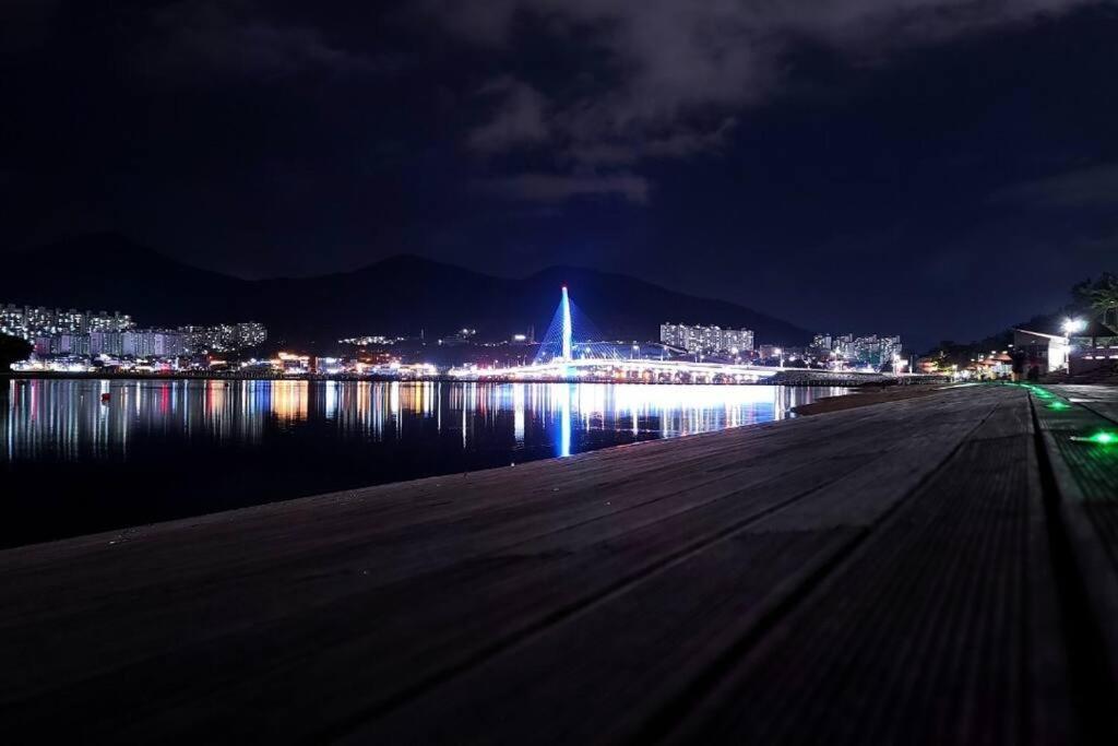 The Castle Ocean Marina Double Suite Yeosu Exterior photo