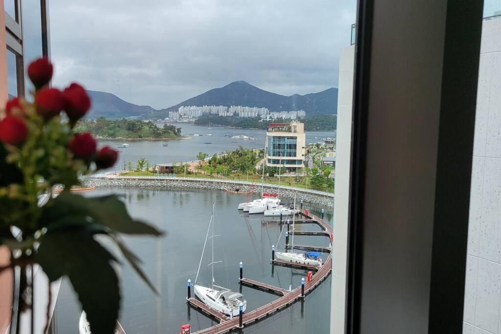 The Castle Ocean Marina Double Suite Yeosu Exterior photo